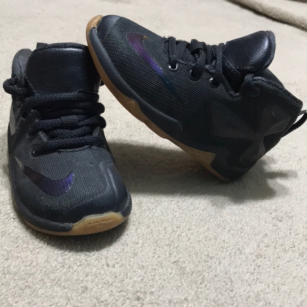 Nike Lebrons 7C